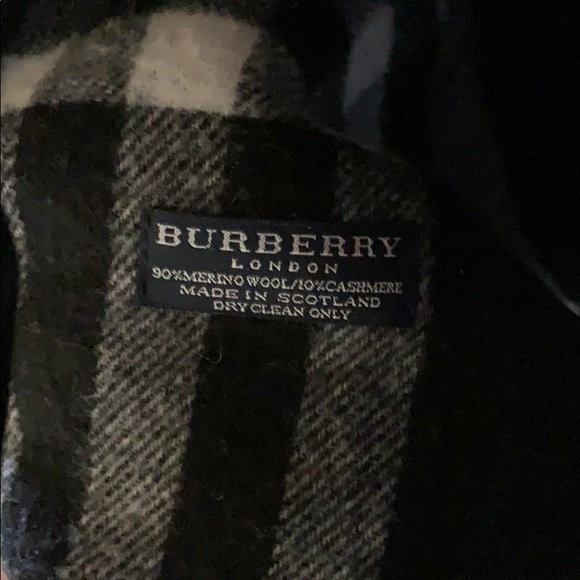 Burberry Reversible Cashmere Blend Scarf/Wrap - Picture 2 of 4
